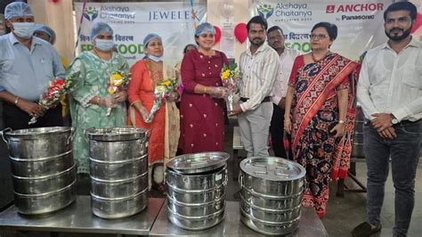 Mumbai: Akshaya Chaitanya Celebrates Valentine’s Day 2025 By Feeding ...