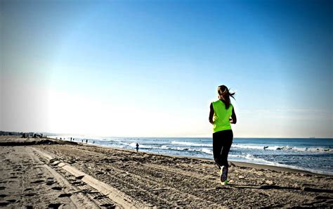 Running at the Beach 的图像结果
