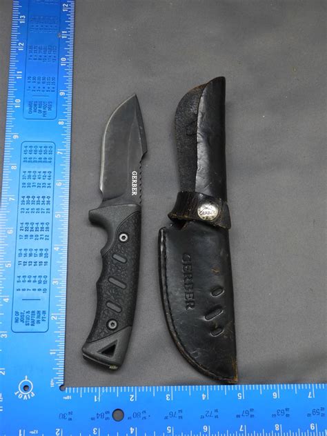 Gerber Fixed Blade Hunting Survival Knife with Leather Sheath