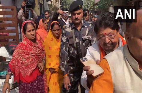 अपनी विधानसभा का हाल जानने स्कूटी पर निकले विजयवर्गीय, महिलाओं की ...