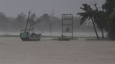 Photos of cyclone amphan makes landfall India चक्रवाती तूफान 'अम्फान ...
