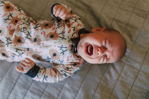 Your Baby Wakes Up Screaming? Here's Why and What to Do