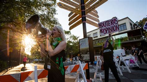 DeSantis Signs Six-Week Abortion Ban in Florida - The New York Times