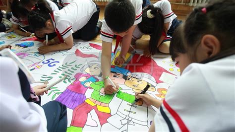 青少年简笔画 的图像结果