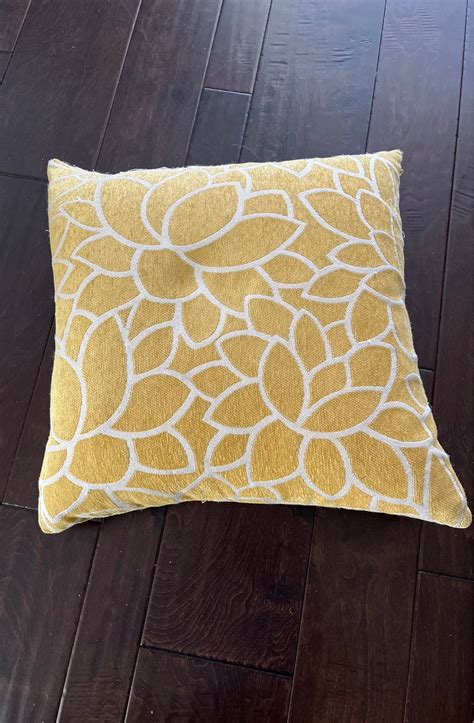 T.J.Maxx Pink Bed Pillows | Mercari