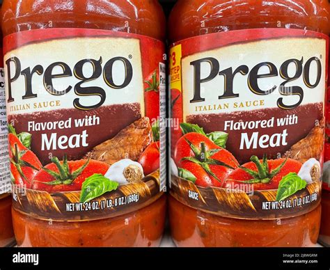 Prego sauce hi-res stock photography and images - Alamy