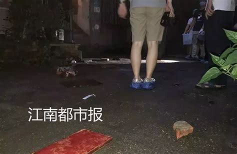 男子在小区内连捅4人致2死2伤_海南频道_凤凰网