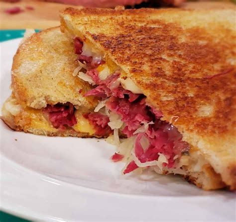 Instant Pot Corned Beef Reuben Sandwiches | Corned beef, Corned beef ...