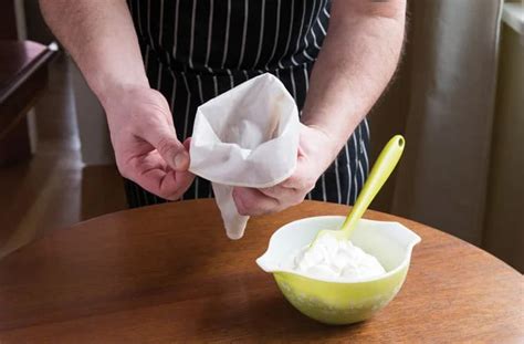 How to Use a Piping Bag | Thrifty Foods