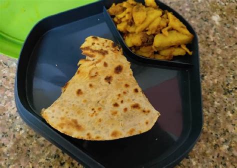 Aloo bhaja Ajwain paratha Recipe by sudha dhanuka - Cookpad