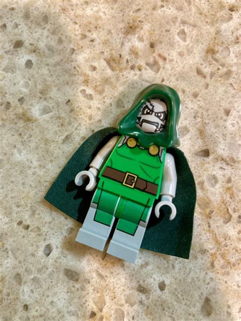 Genuine Lego Minifigure Dr. Doom with cape from Spider-Man | #4609463414