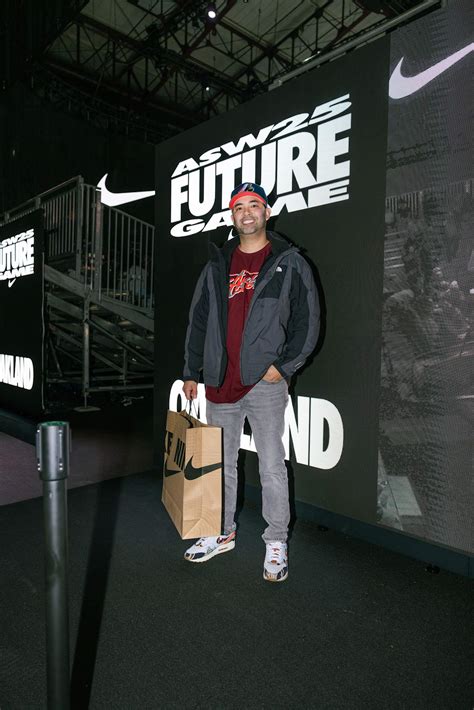 Street SNKRS: Future Game. Nike SNKRS