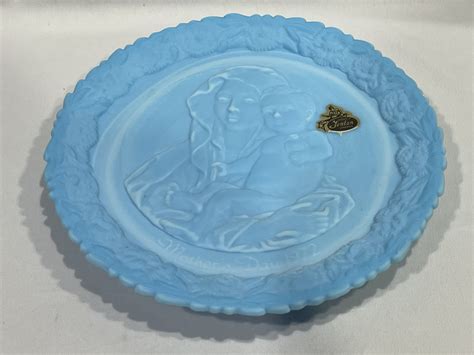 1972 Satin blue VINTAGE Fenton Madonna of the Goldfinch Mother's Day ...