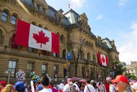 加拿大大学生担心毕业后债务 – 加拿大多伦多新飞扬留学