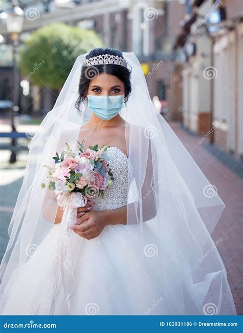Female Mask Bride 的图像结果