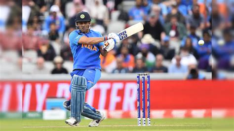 ఎంఎస్ ధోనీ కాంట్రాక్టు విషయంలో కొత్త ట్విస్ట్ - bcci sources say dhoni ...