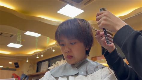 一款动感短发送给大家，你看美不美