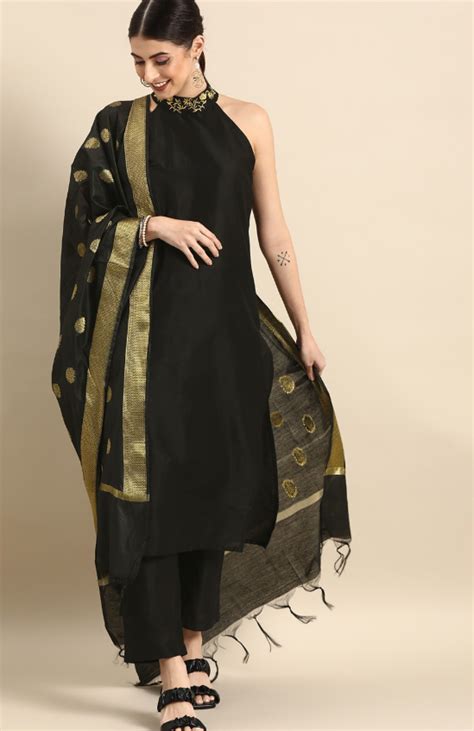 Black solid kurta set – Sarushi