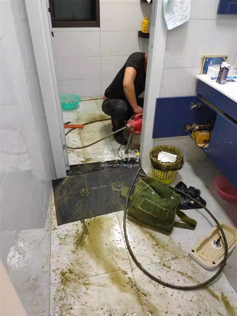 厕所反涌粪水！蚌埠一市民新房入住不到一年被淹两次 物业：无法杜绝