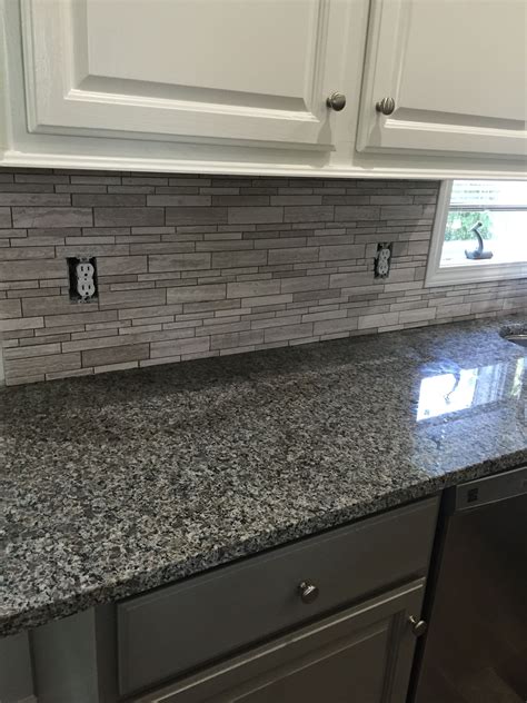 Modern Kitchen Design with Granite Countertops