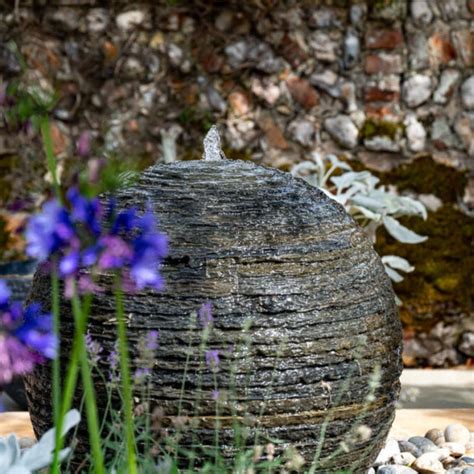 DIY Slate Cladding Water Feature 的图像结果