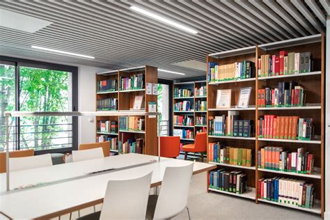 Academic Library 的图像结果