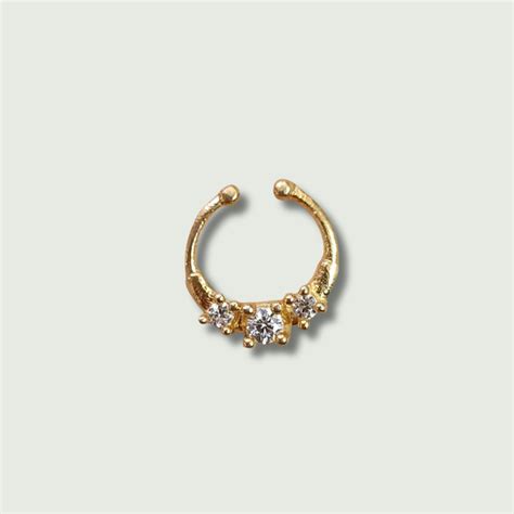 ROUND 3 STONE SEPTUM – Aahaanamooguthi