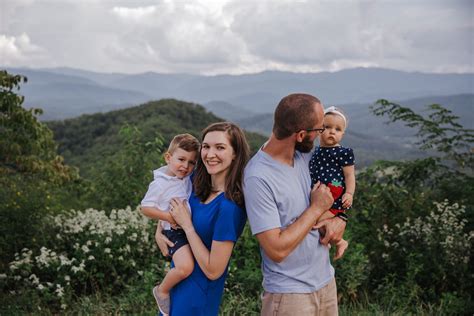 How I Pose Gatlinburg Extended Family Photos — Lauren Reeves Photography - family of origin vs family of creation