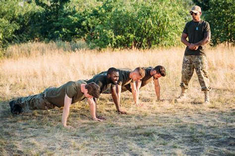 Try This No-Equipment Military Bootcamp Routine The Next Time You Need ...