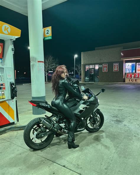 ellie moore (@ellmari.e) • Instagram photos and videos