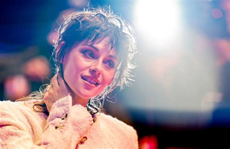 «The Wrong Girls»: H νέα ταινία της Neon με την Κρίστεν Στιούαρτ και ...