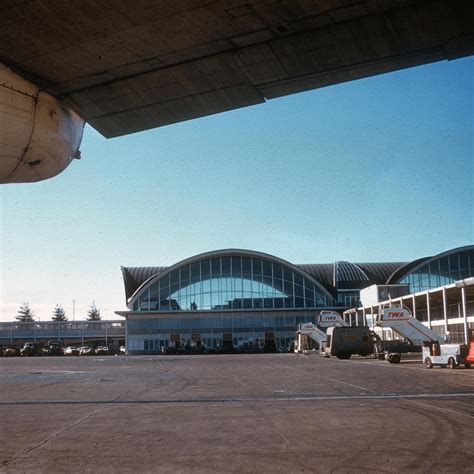 St. Louis-Lambert International Airport Terminal 1 (1956). Designed by Minoru Yamasaki. : r/Mid ...