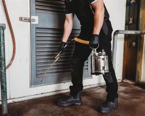 Pest Control Commander 的图像结果