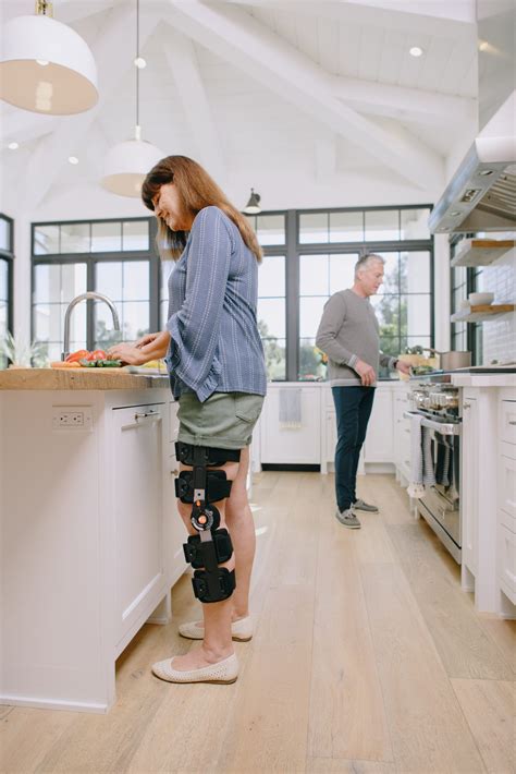 Kitchen T Scope Post Op Knee_01 – Post-op Care