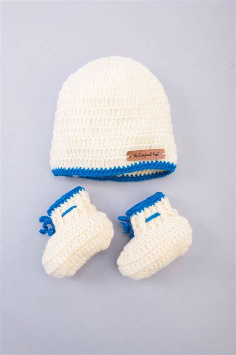 Kids Handmade Cap With Booties- Off White & Blue – The Original Knit