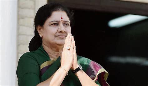 Governor should ask Sasikala to form govt: BJP leader