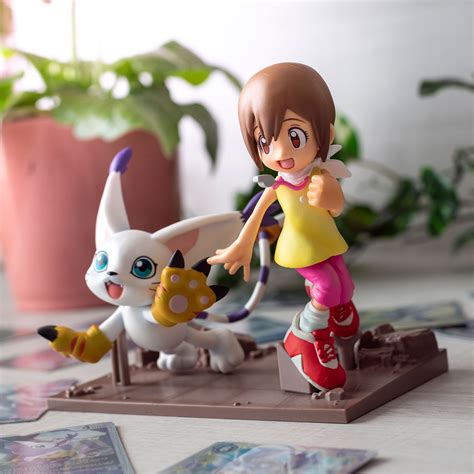 Gatomon E Kari Digimon Adventure 02 HIKARI GATOMON HAWKMON MIYAKO
