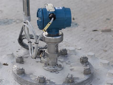 Non-Contacting Radar Frequency Selector | Emerson IN