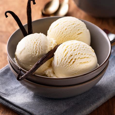 French Vanilla Bean Ice Cream Recipe – Smooth and Creamy - recipeplatter