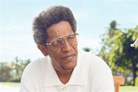 Tego Calderon Logo No Pasa De Moda By Tego Calderón On Beatsource