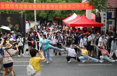 湖南衡阳：2021年高考生自信赴考-人民图片网