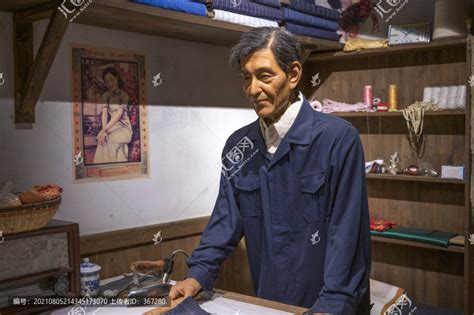 缝纫店老师傅蜡像,传统行业,各行各业,摄影素材,汇图网www.huitu.com