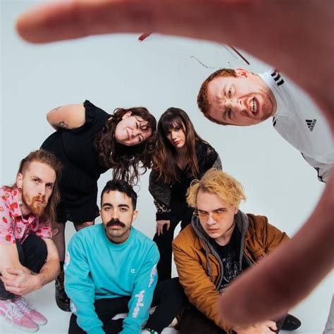 VIOLENT ASTROLOGY (EN ESPAÑOL) - The Callous Daoboys - LETRAS.COM