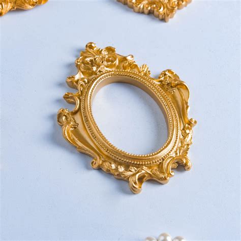 Antique Style Picture Frame Online - Premium Wall Decoration | Nestasia