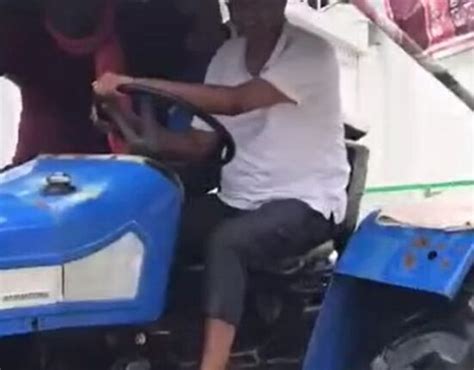 यूपी में बारिश से 'माननीय' भी नहीं बचे!, बीजेपी MLC को निकलने के लिए ...