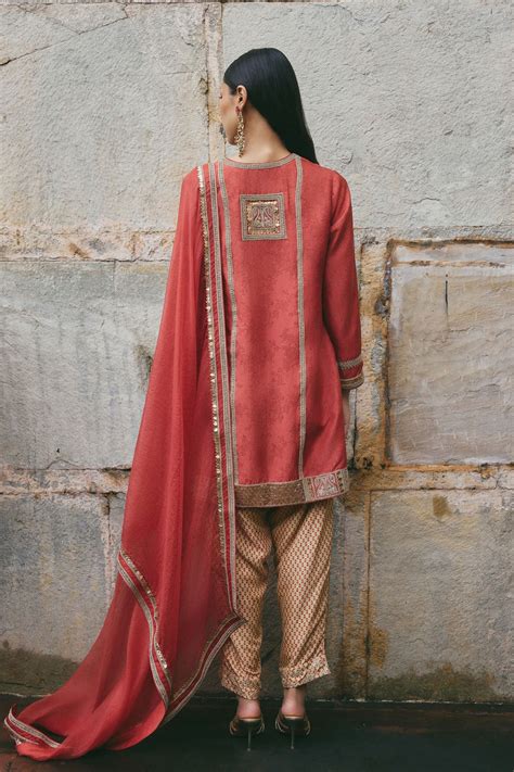 Avacara - Red Short Kurta Salwar Set - Elahe