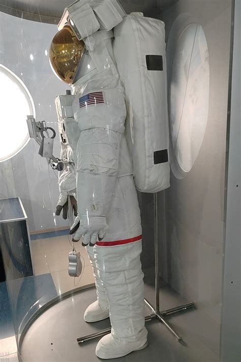 Скафандры и космическая одежда