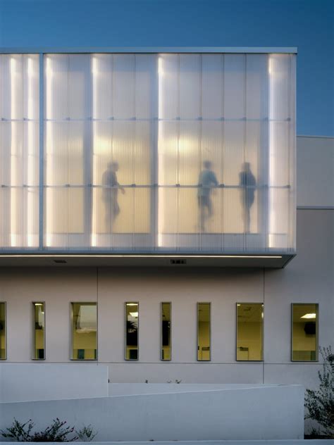 AUX Architecture clads Los Angeles arts centre in polycarbonate panels | Glass building, Facade ...