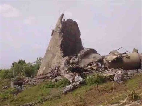 10 lakh liter water tank collapses near Khambha, water overflows on highway