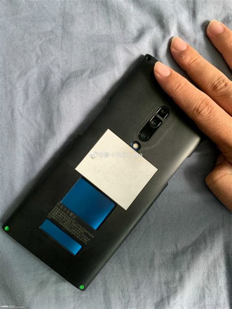 OnePlus 7T Pro Real-Life Images Show Familiar Design - MobyGeek.com